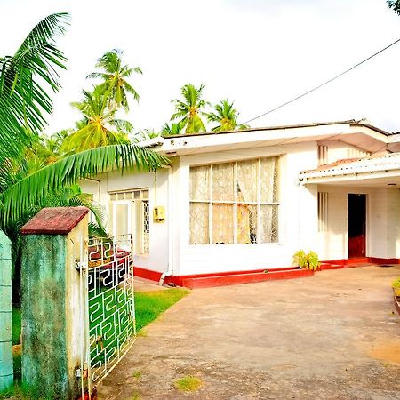 Aeroform Homestay Negombo Bagian luar foto